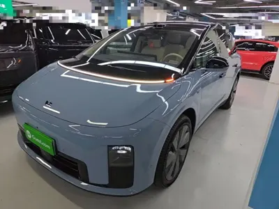 Li Auto 理想i8 · 2025 год