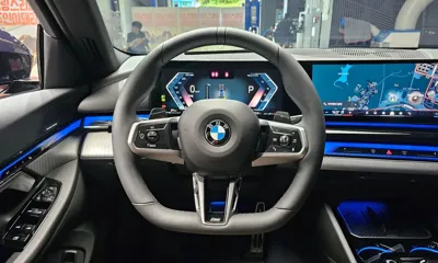 BMW 5-Series 2025, 10693 км, за 44561.58 USD - фото 13