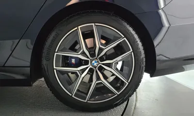 BMW 5-Series 2025, 10693 км, за 44561.58 USD - фото 21