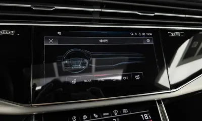 Audi Q8 2023, 30464 км, за 48772.53 USD - фото 33