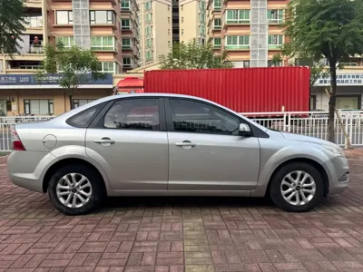 Ford Focus 2014, 90000 км, за 1294.85 USD