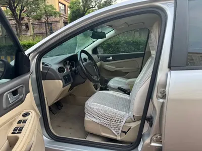 Ford Focus 2014, 90000 км, за 1296.61 USD - фото 8