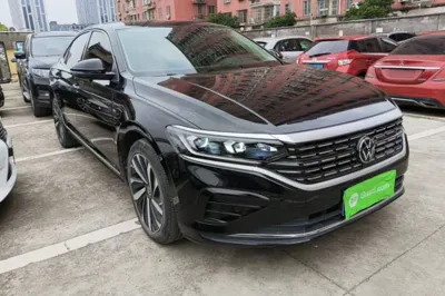 Volkswagen Passat 2023, 26700 км, за 17507 USD