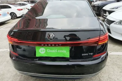 Volkswagen Passat 2023, 26700 км, за 17507 USD