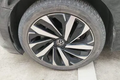 Volkswagen Passat 2023, 26700 км, за 17507 USD - фото 15