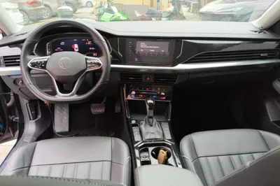 Volkswagen Passat 2023, 26700 км, за 17507 USD - фото 17