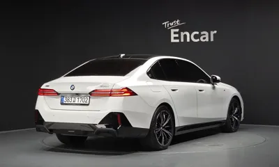BMW 5-Series 2025, 5712 км, за 57850.19 USD