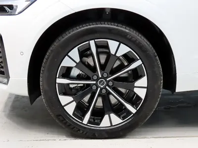 Volvo XC60 2026, 2482 км, за 41683.08 USD