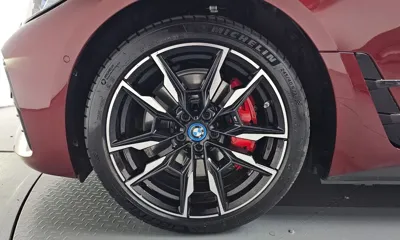 BMW i4 2024, 30422 км, за 39005 USD