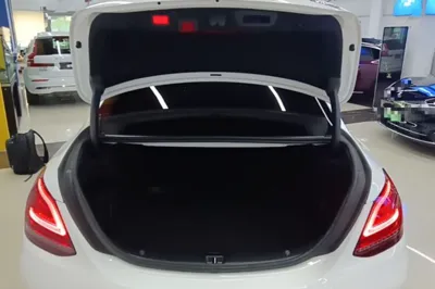 Mercedes-Benz C-Class 2020, 80000 км, за 23514 USD