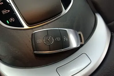Mercedes-Benz C-Class 2020, 80000 км, за 23514 USD