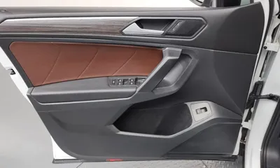 Volkswagen Tiguan 2022, 42680 км, за 18241.05 USD - фото 24