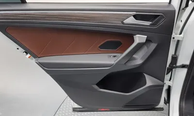 Volkswagen Tiguan 2022, 42680 км, за 18241.05 USD - фото 25