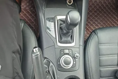 Mazda Mazda 3 Axela 2017, 51800 км, за 7459 USD - фото 8