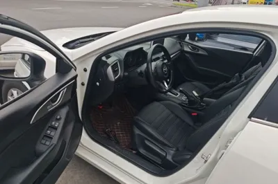 Mazda Mazda 3 Axela 2017, 51800 км, за 7459 USD - фото 10
