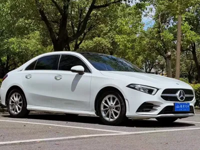 Mercedes-Benz A-Class 2022, 60000 км, за 15611.76 USD