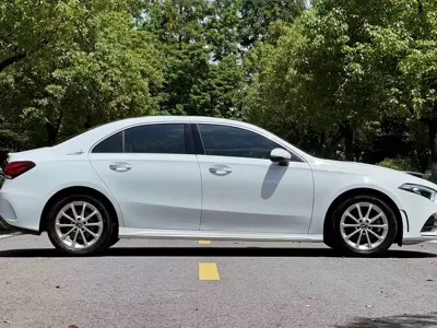 Mercedes-Benz A-Class 2022, 60000 км, за 15611.76 USD