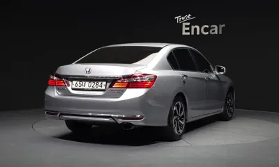 Honda Accord 2017, 97530 км, за 6446.57 USD