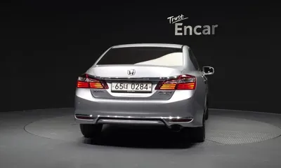 Honda Accord 2017, 97530 км, за 6446.57 USD