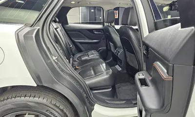Jaguar F-Pace 2019, 91116 км, за 10042.95 USD - фото 12