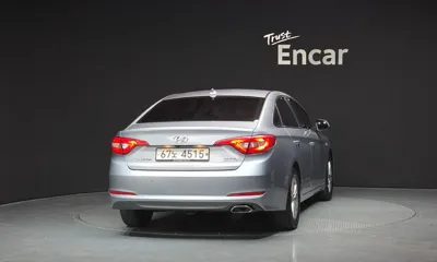 Hyundai Sonata 2015, 130625 км, за 4362.83 USD