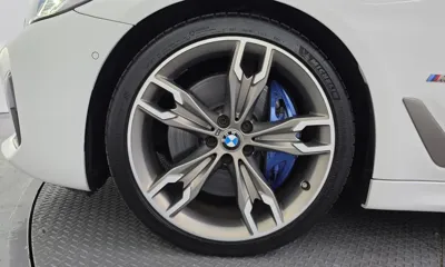 BMW 5-Series 2022, 66501 км, за 32985.22 USD