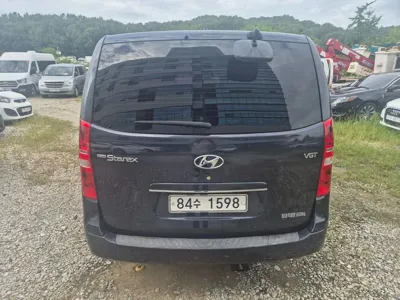 Hyundai Starex 2018, 116571 км, за 8334.96 USD