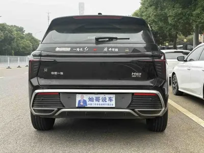 Hongqi Hongqi HS3 2024, 25000 км, за 11798.22 USD