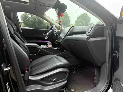 Hongqi Hongqi HS3 2024, 25000 км, за 11798.22 USD - фото 7