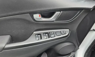 Hyundai Kona 2023, 41100 км, за 15688.59 USD - фото 18