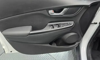 Hyundai Kona 2023, 41100 км, за 15688.59 USD - фото 24