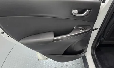 Hyundai Kona 2023, 41100 км, за 15688.59 USD - фото 25