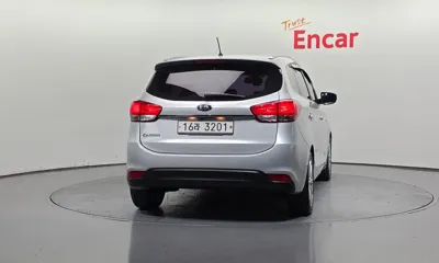 Kia Carens 2016, 101283 км, за 3872.92 USD