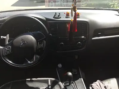 Mitsubishi Outlander 2017, 110500 км, за 6915.7 USD - фото 12
