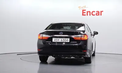 Lexus ES 2018, 106715 км, за 17180.08 USD