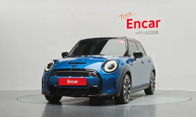 MINI Cooper 2023, 26771 км, за 17583.3 USD