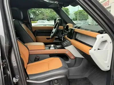 Land Rover Defender 2024, 21000 км, за 96546.05 USD