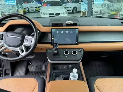 Land Rover Defender 2024, 21000 км, за 96546.05 USD