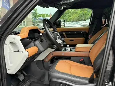 Land Rover Defender 2024, 21000 км, за 96546.05 USD