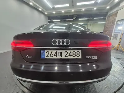 Audi A8 2015, 148671 км, за 11636.22 USD