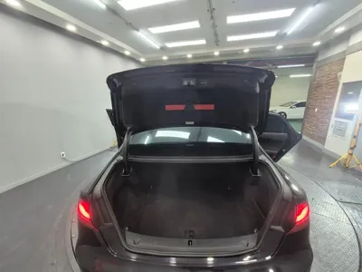 Audi A8 2015, 148671 км, за 11636.22 USD