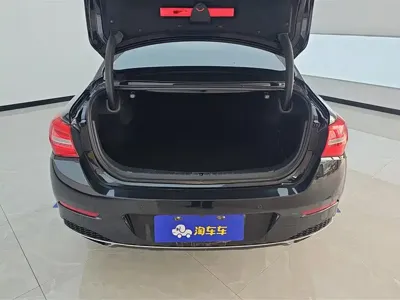 Hongqi Hongqi H5 2021, 15300 км, за 8799.12 USD