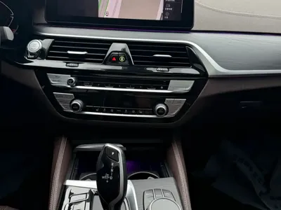 BMW 5 Series 2023, 40000 км, за 26191.37 USD - фото 8