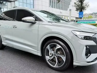 Audi Q4 e-tron 2024, 43000 км, за 17657.1 USD