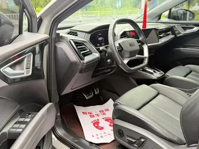 Audi Q4 e-tron 2024, 43000 км, за 17657.1 USD