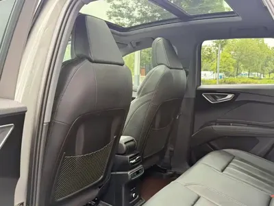 Audi Q4 e-tron 2024, 43000 км, за 17657.1 USD