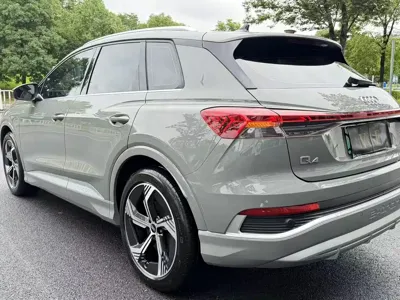 Audi Q4 e-tron 2024, 43000 км, за 17657.1 USD - фото 9