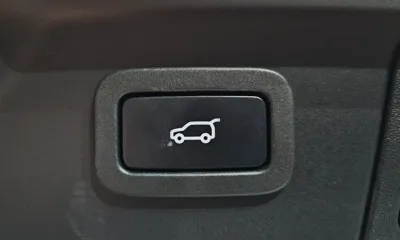 Land Rover Range Rover Velar 2022, 43517 км, за 65636.08 USD - фото 35
