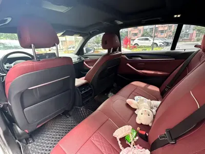 BMW 5 Series 2021, 31000 км, за 33466.41 USD