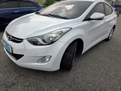 Hyundai Avante 2013, 127639 км, за 3218.6 USD